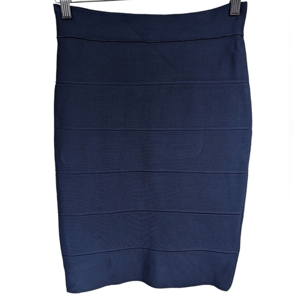 BCBGMaxAzria Alexa Sweater Skirt Sz S - Picture 1 of 4